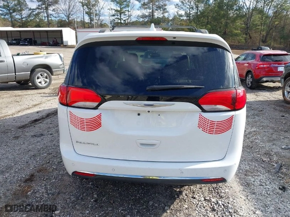 2017 Chrysler Pacifica Touring-L with VIN 2C4RC1BG6HR720659, listed as a IAAI auction lot 41421724 with NaN miles. Bid and sale history available at carsss.com. Image 15.