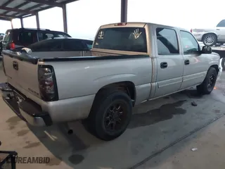 2004 Chevrolet Silverado 1500 Crew Cab LS with VIN 2GCEC13TX41390981, listed as a IAAI auction lot 42084772 with 108,207 mi miles. Bid and sale history available at carsss.com. Image 4.