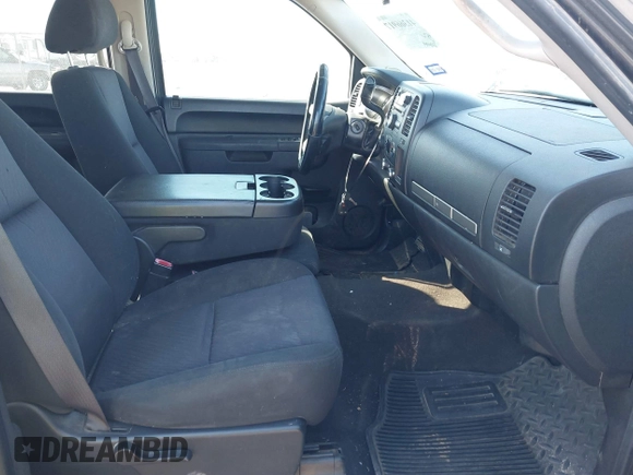 2010 GMC Sierra 1500 SLE z VIN 3GTRKVE37AG102958, wystawiony jako IAAI lot #41366917 z przebiegiem 212 094 mil mil oraz . Historia ofert i sprzedaży dostępna na DreamBid. Obrazek 5.