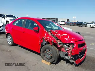 2016 Chevrolet Sonic LS z VIN 1G1JA5SH6G4105932, wystawiony jako IAAI lot #35487736 z przebiegiem 91 467 mil mil oraz . Historia ofert i sprzedaży dostępna na DreamBid. Obrazek 1.