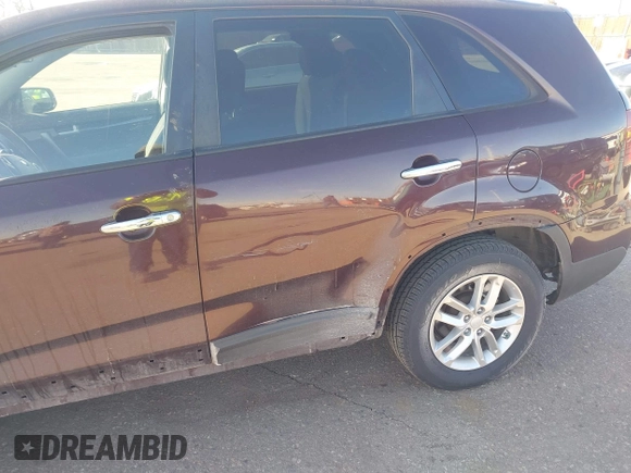 2015 Kia Sorento LX with VIN 5XYKTDA76FG602908, listed as a IAAI auction lot 41501885 with 181,047 mi miles. Bid and sale history available at carsss.com. Image 6.