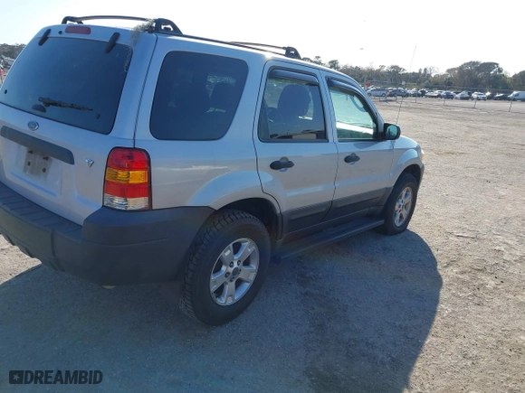 2006 Ford Escape XLT with VIN 1FMCU03166KB47650, listed as a IAAI auction lot 41529751 with 153,962 mi miles. Bid and sale history available at carsss.com. Image 4.