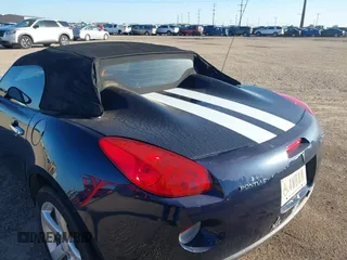2006 Pontiac Solstice z VIN 1G2MB33B56Y111717, wystawiony jako IAAI lot #41988139 z przebiegiem 70 783 mil mil oraz . Historia ofert i sprzedaży dostępna na DreamBid. Obrazek 6.