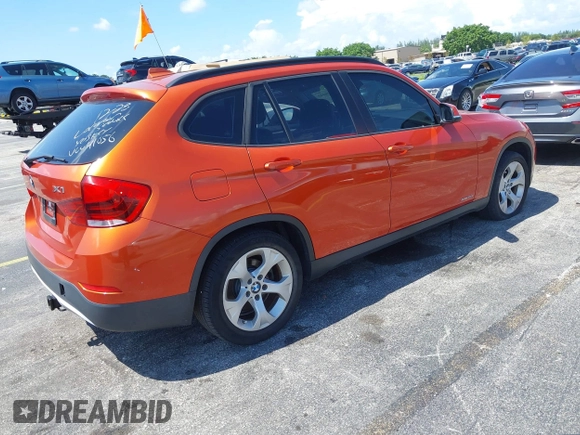 2013 BMW X1 28i z VIN WBAVM1C51DVW41056, wystawiony jako IAAI lot #40070143 z przebiegiem 152 657 mil mil oraz . Historia ofert i sprzedaży dostępna na DreamBid. Obrazek 4.