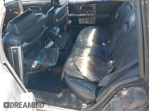 1992 Cadillac Brougham z VIN 1G6DW5477NR703007, wystawiony jako IAAI lot #41570312 z przebiegiem 106 453 mil mil oraz . Historia ofert i sprzedaży dostępna na DreamBid. Obrazek 8.