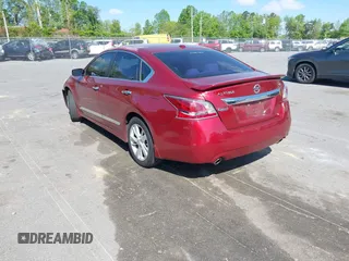 2015 Nissan Altima 2.5 S with VIN 1N4AL3AP9FC153529, listed as a IAAI auction lot 42031503 with 170,711 mi miles. Bid and sale history available at carsss.com. Image 3.