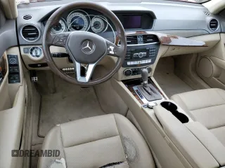 2013 Mercedes-Benz C 250 Sport z VIN WDDGF4HB1DR275426, wystawiony jako Copart lot #47704875 z przebiegiem 95 061 mil mil oraz Szkoda całkowita • Salvage title. Historia ofert i sprzedaży dostępna na DreamBid. Obrazek 8.