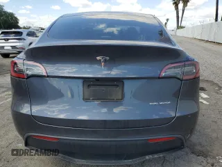 2023 Tesla Model Y Long Range z VIN 7SAYGAEE7PF714828, wystawiony jako Copart lot #89210485 z przebiegiem 42 256 mil mil oraz Szkoda całkowita • Salvage title. Historia ofert i sprzedaży dostępna na DreamBid. Obrazek 6.