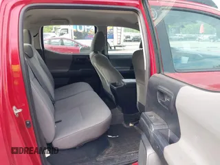 2017 Toyota Tacoma SR5 z VIN 3TMCZ5AN3HM059045, wystawiony jako IAAI lot #42331170 z przebiegiem 269 836 mil mil oraz . Historia ofert i sprzedaży dostępna na DreamBid. Obrazek 8.