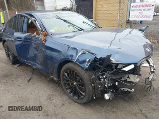 2021 BMW 5 Series 530i z VIN WBA53BH04MCF15438, wystawiony jako IAAI lot #41908280 z przebiegiem 38 640 mil mil oraz . Historia ofert i sprzedaży dostępna na DreamBid. Obrazek 1.
