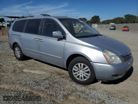 2011 Kia Sedona LX with VIN KNDMG4C71B6393066, listed as a Copart auction lot 77087974 with 158,400 mi miles and Clean Title. Bid and sale history available at carsss.com. Image 4.