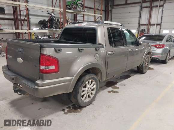 2007 Ford Explorer Sport Trac Limited z VIN 1FMEU53887UA02747, wystawiony jako IAAI lot #41891677 z przebiegiem 205 308 mil mil oraz . Historia ofert i sprzedaży dostępna na DreamBid. Obrazek 4.