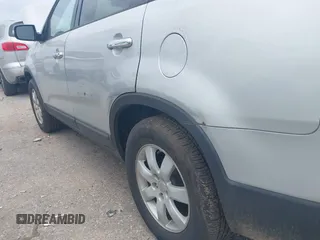 2012 Kia Sorento LX z VIN 5XYKT3A18CG201670, wystawiony jako IAAI lot #42305664 z przebiegiem 192 170 mil mil oraz . Historia ofert i sprzedaży dostępna na DreamBid. Obrazek 12.