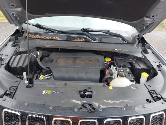 2018 Jeep Compass Limited with VIN 3C4NJDCB4JT400252, listed as a IAAI auction lot 41838268 with 31,407 mi miles. Bid and sale history available at carsss.com. Image 10.