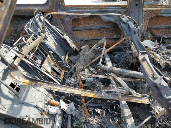 2016 Kia Sorento SX z VIN 5XYPKDA55GG030643, wystawiony jako Copart lot #47497395 z przebiegiem Nie podano mil oraz Szkoda całkowita • Salvage title. Historia ofert i sprzedaży dostępna na DreamBid. Obrazek 12.