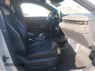 2023 Ford Mustang Mach-E GT z VIN 3FMTK4SE4PMA54704, wystawiony jako IAAI lot #42163871 z przebiegiem 67 987 mil mil oraz . Historia ofert i sprzedaży dostępna na DreamBid. Obrazek 5.