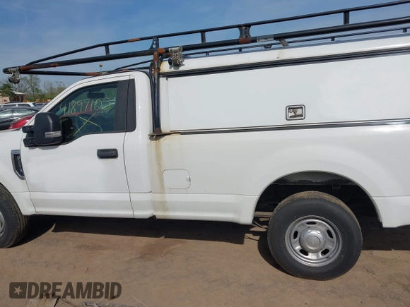 2018 Ford F-250 XL z VIN 1FTBF2A60JEC83073, wystawiony jako IAAI lot #41897105 z przebiegiem 115 228 mil mil oraz . Historia ofert i sprzedaży dostępna na DreamBid. Obrazek 14.