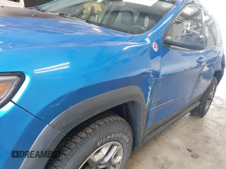 2019 Jeep Cherokee Trailhawk with VIN 1C4PJMBX0KD168097, listed as a IAAI auction lot 41787878 with 39,163 mi miles and . Bid and sale history available at DreamBid. Image 17.