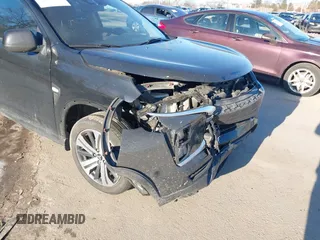 2023 Mitsubishi Outlander ES z VIN JA4ARUAU1PU011685, wystawiony jako IAAI lot #41575031 z przebiegiem 57 068 mil mil oraz . Historia ofert i sprzedaży dostępna na DreamBid. Obrazek 6.