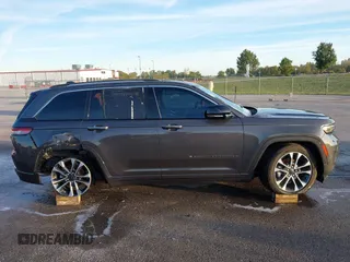 2023 Jeep Grand Cherokee Overland with VIN 1C4RJHDGXP8864365, listed as a IAAI auction lot 40502141 with 3,911 mi miles and . Bid and sale history available at DreamBid. Image 13.