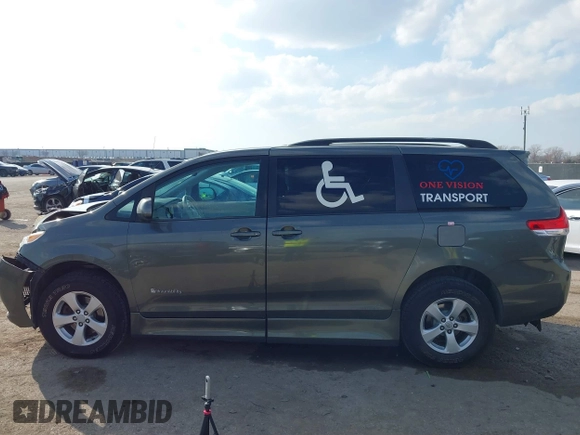 2012 Toyota Sienna LE AAS с VIN 5TDKK3DC4CS223135, выставлен на аукционе IAAI как лот 41523790 с пробегом 301 215 миль миль и . История ставок и продаж доступна на DreamBid. Изображение 14.