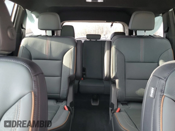 2024 GMC Acadia AWD AT4 z VIN 1GKENPKS1RJ200931, wystawiony jako Copart lot #53707665 z przebiegiem 5874 mil mil oraz Tytuł czysty. Historia ofert i sprzedaży dostępna na DreamBid. Obrazek 10.