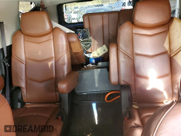 2015 Cadillac Escalade Luxury z VIN 1GYS4MKJ3FR690464, wystawiony jako Copart lot #59001372 z przebiegiem Nie podano mil oraz Szkody całkowita. Historia ofert i sprzedaży dostępna na DreamBid. Obrazek 10.