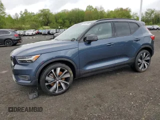 2022 Volvo XC40 Twin Plus z VIN YV4ED3UR2N2674275, wystawiony jako Copart lot #55912995 z przebiegiem Nie podano mil oraz Tytuł czysty. Historia ofert i sprzedaży dostępna na DreamBid. Obrazek 1.