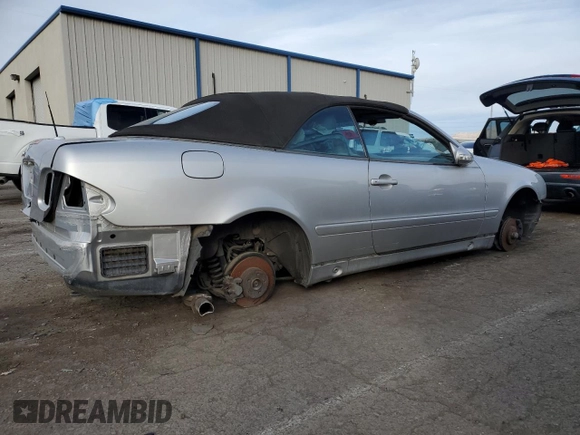 2001 Mercedes-Benz CLK 320/430 z VIN WDBLK70G51T092055, wystawiony jako Copart lot #38913294 z przebiegiem Nie podano mil oraz Nie do naprawy • Non repairable. Historia ofert i sprzedaży dostępna na DreamBid. Obrazek 3.