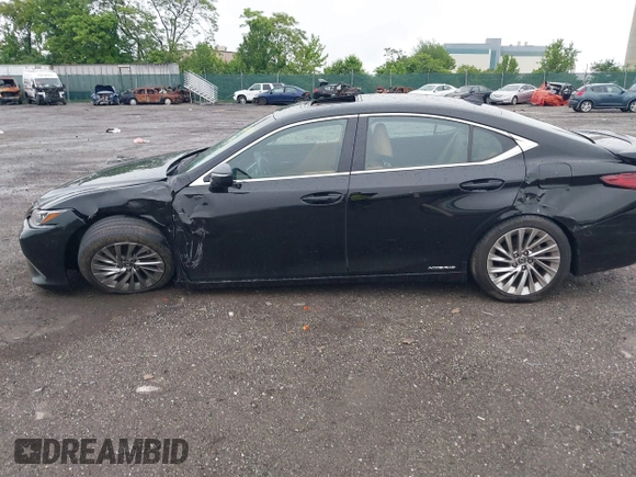 2022 Lexus ES 300h Luxury z VIN 58AEA1C19NU025142, wystawiony jako IAAI lot #42274877 z przebiegiem 33 645 mil mil oraz . Historia ofert i sprzedaży dostępna na DreamBid. Obrazek 13.