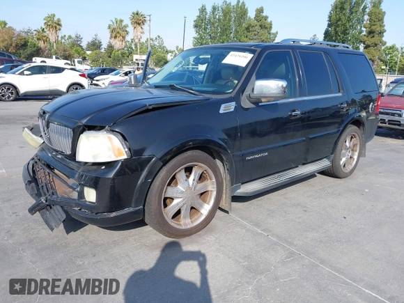 2005 Lincoln Navigator Luxury z VIN 5LMFU27505LJ07799, wystawiony jako IAAI lot #42426206 z przebiegiem 234 366 mil mil oraz . Historia ofert i sprzedaży dostępna na DreamBid. Obrazek 2.