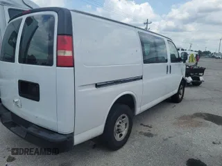 2008 Chevrolet Express Cargo z VIN 1GCGG25CX81140619, wystawiony jako IAAI lot #42398502 z przebiegiem 172 548 mil mil oraz . Historia ofert i sprzedaży dostępna na DreamBid. Obrazek 1.