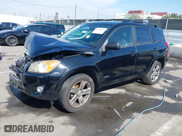 2010 Toyota RAV4 Sport z VIN JTMWF4DV9AD018951, wystawiony jako IAAI lot #41610873 z przebiegiem 149 900 mil mil oraz . Historia ofert i sprzedaży dostępna na DreamBid. Obrazek 20.