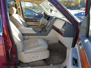 2004 Lincoln Navigator Luxury with VIN 5LMFU27R64LJ13317, listed as a IAAI auction lot 40598909 with 240,131 mi miles. Bid and sale history available at carsss.com. Image 5.
