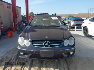 2006 Mercedes-Benz CLK 500 z VIN WDBTK75G26T066514, wystawiony jako IAAI lot #42025408 z przebiegiem 117 449 mil mil oraz . Historia ofert i sprzedaży dostępna na DreamBid. Obrazek 6.