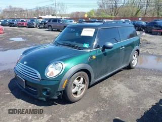 2011 MINI Clubman z VIN WMWZF3C57BT187802, wystawiony jako IAAI lot #39206880 z przebiegiem 93 476 mil mil oraz . Historia ofert i sprzedaży dostępna na DreamBid. Obrazek 2.