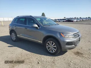 2013 Volkswagen Touareg Lux z VIN WVGEF9BP8DD009350, wystawiony jako Copart lot #55775385 z przebiegiem 165 958 mil mil oraz Czysty tytuł • Clean title. Historia ofert i sprzedaży dostępna na DreamBid. Obrazek 4.