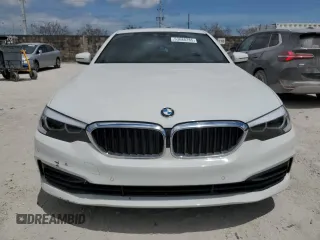 2019 BMW 5 Series 530i z VIN WBAJA5C54KWW26606, wystawiony jako Copart lot #53688285 z przebiegiem 43 454 mil mil oraz Nie do naprawy • Non repairable. Historia ofert i sprzedaży dostępna na DreamBid. Obrazek 5.