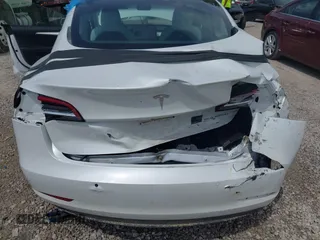 2022 Tesla Model 3 Long Range z VIN 5YJ3E1EB4NF165427, wystawiony jako IAAI lot #42290413 z przebiegiem 73 493 mil mil oraz . Historia ofert i sprzedaży dostępna na DreamBid. Obrazek 21.