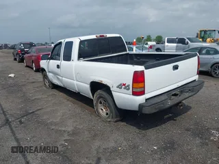 2000 Chevrolet Silverado 1500 LS with VIN 1GCEK19V6YZ195632, listed as a IAAI auction lot 41961207 with 165,124 mi miles. Bid and sale history available at carsss.com. Image 3.