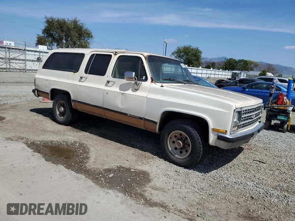 1989 Chevrolet Suburban z VIN 1GNGR26N6KF150544, wystawiony jako Copart lot #50469335 z przebiegiem 21 480 mil mil oraz Czysty tytuł • Clean title. Historia ofert i sprzedaży dostępna na DreamBid. Obrazek 4.