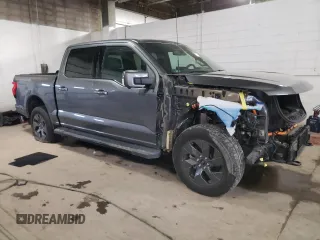 2022 Ford F-150 Lightning Pro z VIN 1FT6W1EV7NWG10033, wystawiony jako Copart lot #81516533 z przebiegiem 11 282 mil mil oraz Szkody całkowita. Historia ofert i sprzedaży dostępna na DreamBid. Obrazek 4.