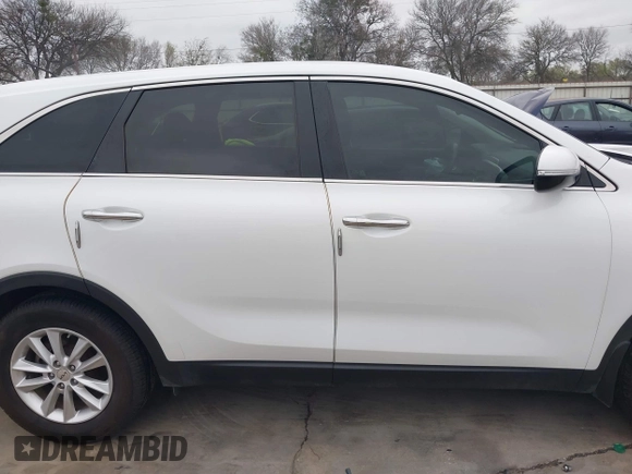2019 Kia Sorento L with VIN 5XYPG4A38KG555012, listed as a IAAI auction lot 41772285 with 111,685 mi miles. Bid and sale history available at carsss.com. Image 13.