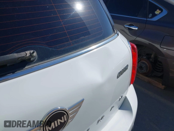 2015 MINI Countryman with VIN WMWZB3C51FWR45357, listed as a IAAI auction lot 41871831 with 201,358 mi miles and . Bid and sale history available at DreamBid. Image 12.