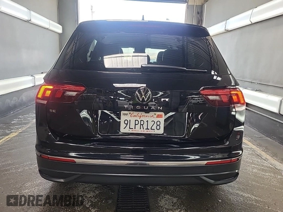 2024 Volkswagen Tiguan SE with VIN 3VV3B7AX8RM076346, listed as a IAAI auction lot 42734323 with 29,573 mi miles and . Bid and sale history available at DreamBid. Image 25.