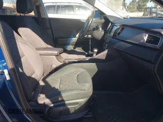 2017 Kia Niro LX with VIN KNDCB3LCXH5075222, listed as a IAAI auction lot 41526017 with 114,309 mi miles. Bid and sale history available at carsss.com. Image 5.