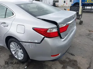 2014 Lexus ES 330 z VIN JTHBK1GG4E2098648, wystawiony jako IAAI lot #42254508 z przebiegiem 99 610 mil mil oraz . Historia ofert i sprzedaży dostępna na DreamBid. Obrazek 17.