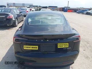2025 Tesla Model 3 Long Range z VIN 5YJ3E1EB0SF919659, wystawiony jako IAAI lot #42128333 z przebiegiem 2 068 mil mil oraz . Historia ofert i sprzedaży dostępna na DreamBid. Obrazek 15.