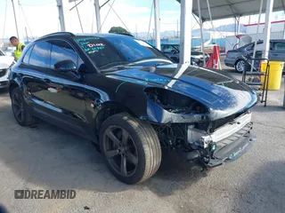 2022 Porsche Macan with VIN WP1AA2A56NLB01345, listed as a IAAI auction lot 41575471 with 22,445 mi miles. Bid and sale history available at carsss.com. Image 1.