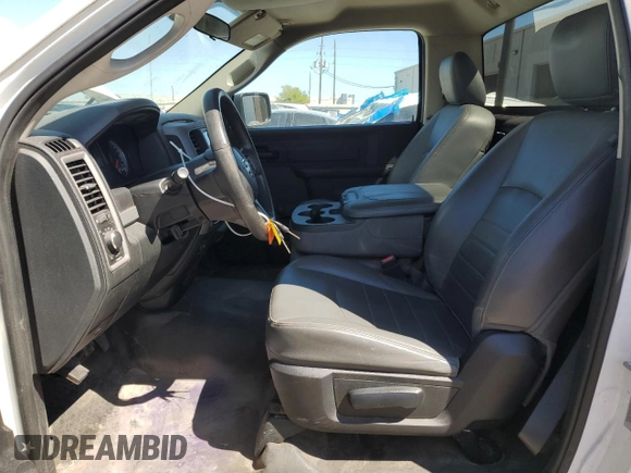 2017 Ram 1500 Tradesman z VIN 3C6JR6DG8HG513628, wystawiony jako Copart lot #49180835 z przebiegiem 204 258 mil mil oraz Czysty tytuł • Clean title. Historia ofert i sprzedaży dostępna na DreamBid. Obrazek 7.